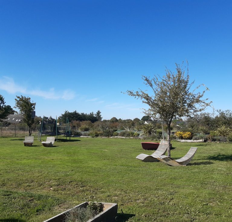 Photo extérieur (brouettes de jardin) du domaine des ortinières